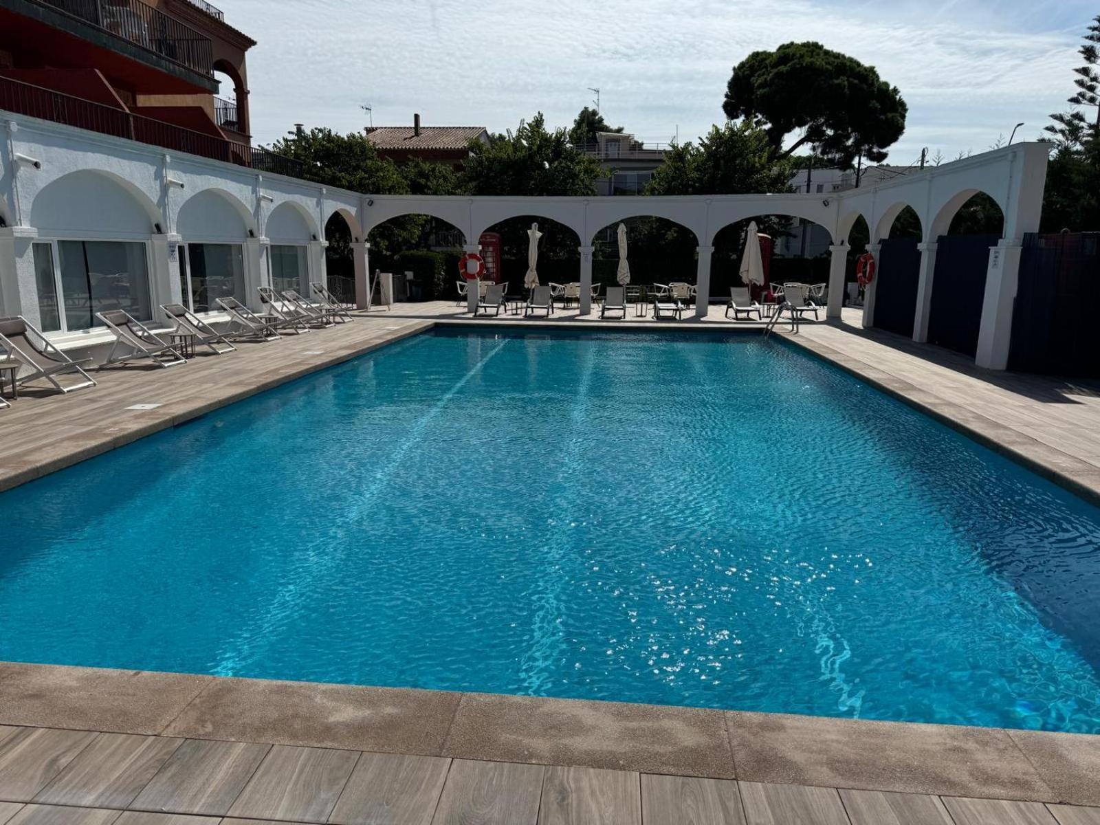 Hotel Canal Olimpic Castelldefels Exterior photo